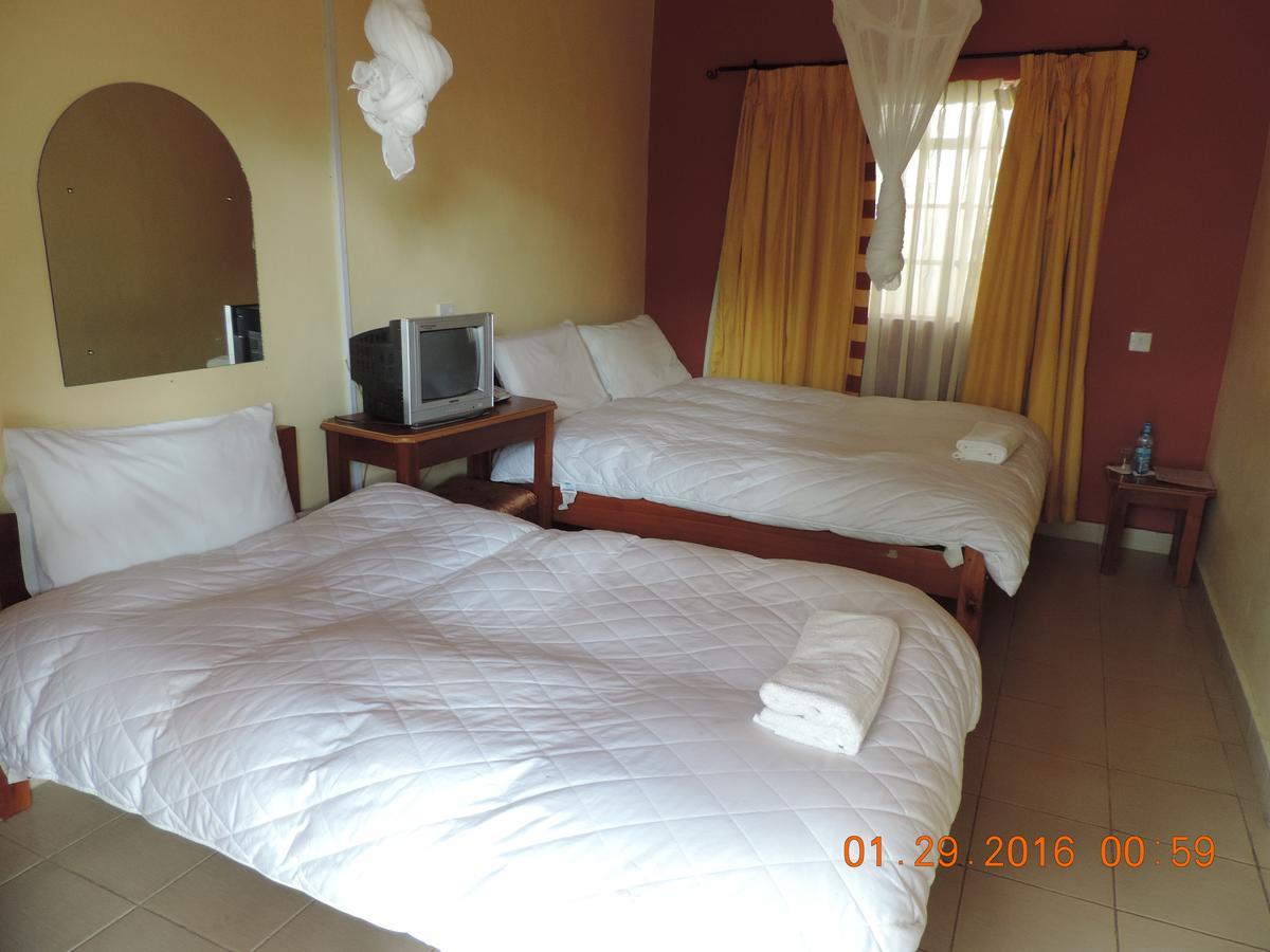 Lions Court Lodge Nanyuki Exterior photo