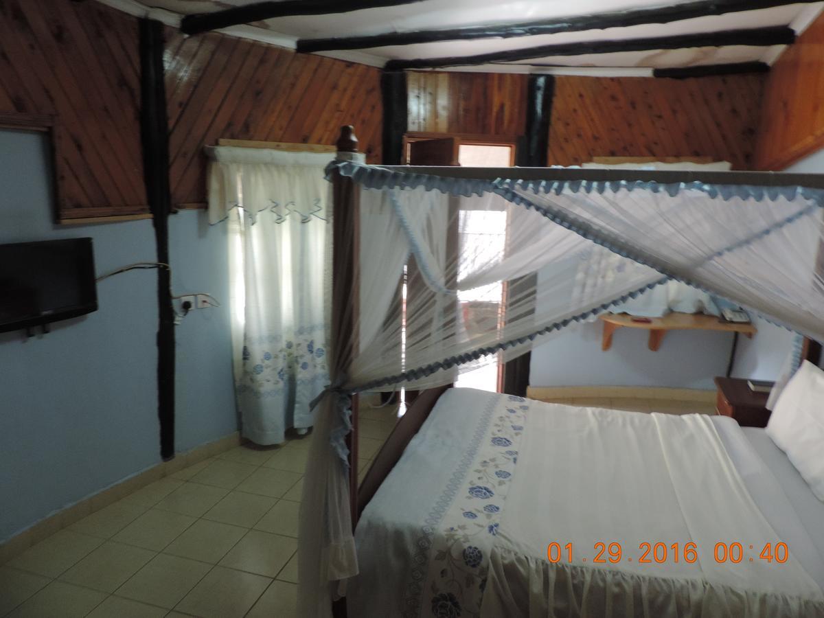 Lions Court Lodge Nanyuki Exterior photo