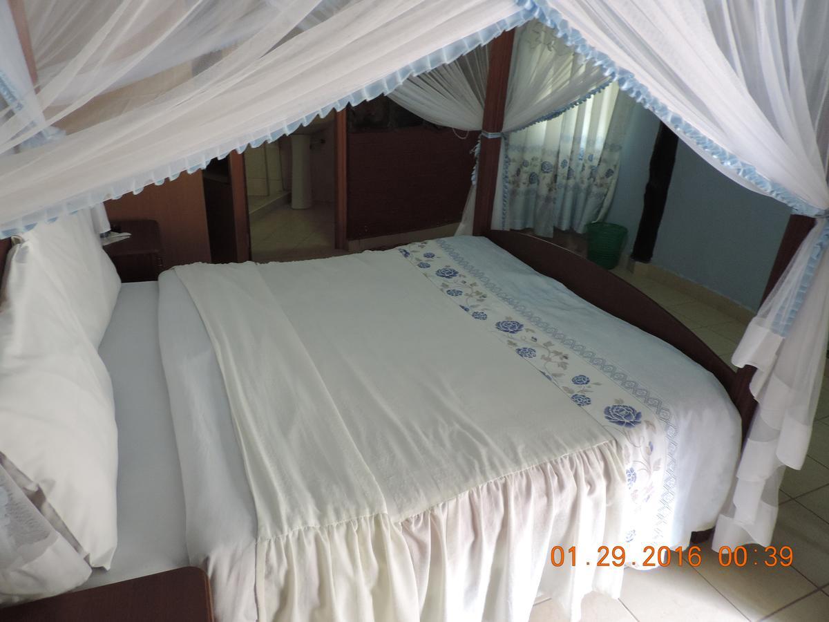 Lions Court Lodge Nanyuki Exterior photo