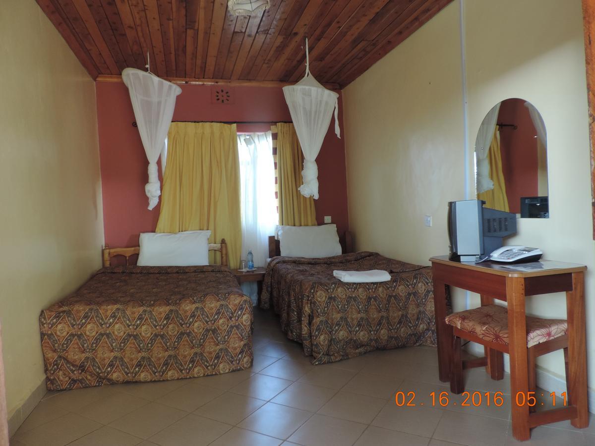 Lions Court Lodge Nanyuki Exterior photo